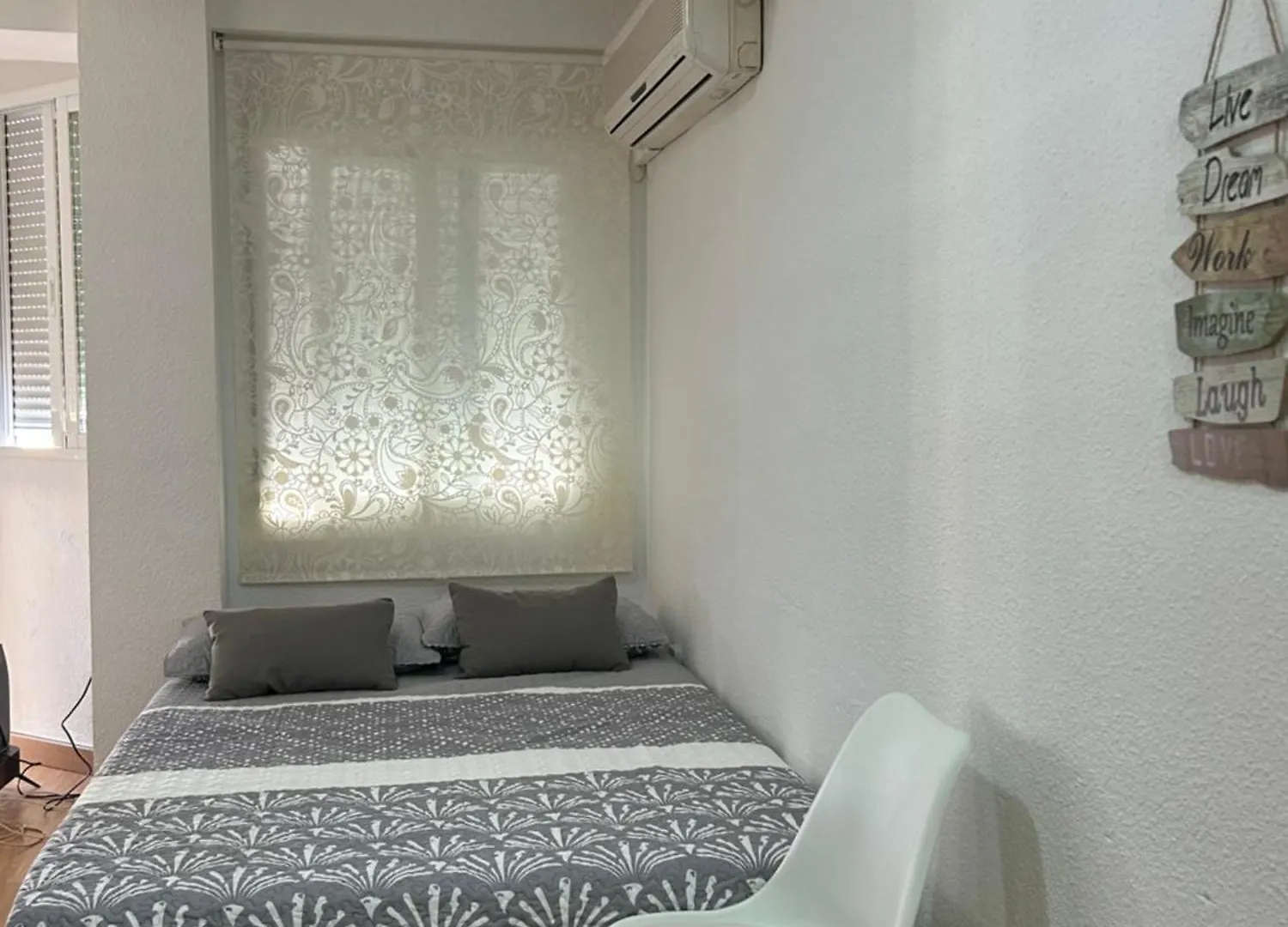 El Estudio De Alejandro Torre Del Mar